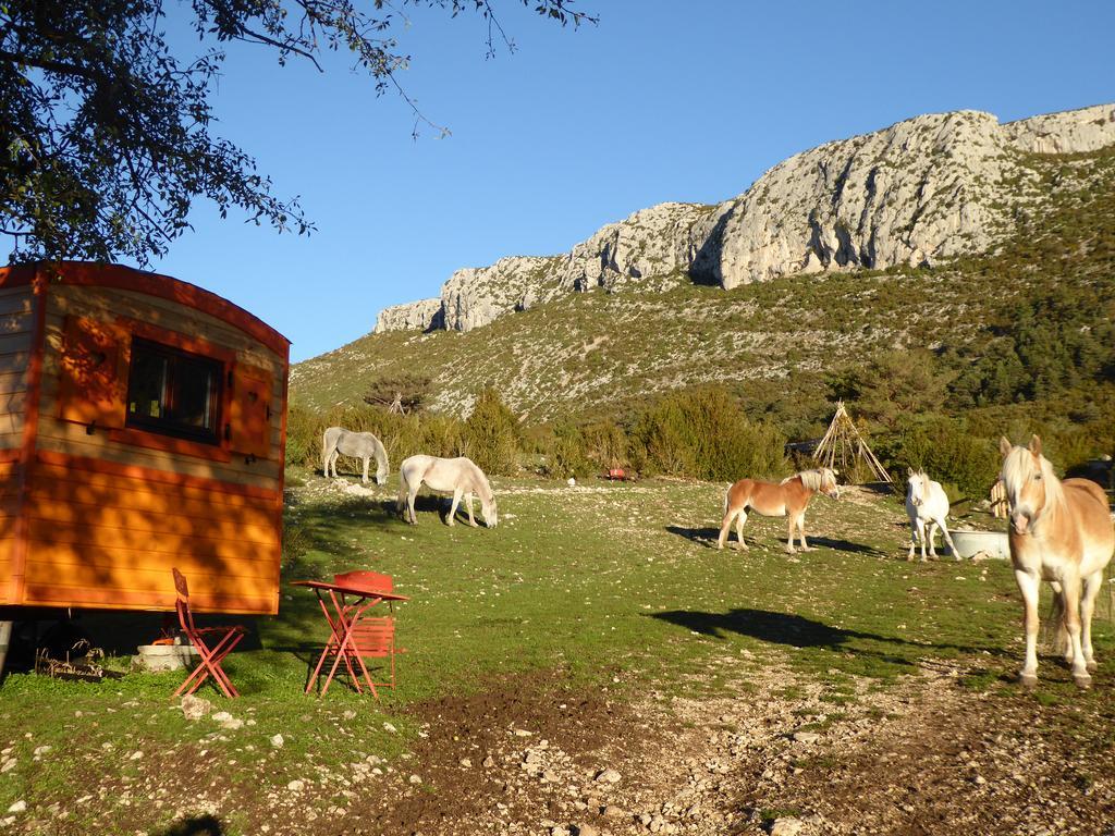 Ferme Saint Pierre Hotel Bargème Екстериор снимка
